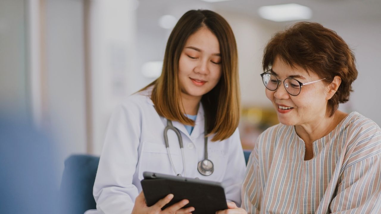 7 Cara Membangun Kepercayaan Pasien Agar Loyal dan Tidak Pindah Klinik